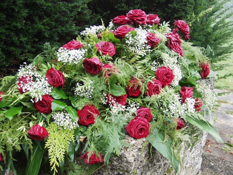 funeraire-ST CEZAIRE SUR SIAGNE-min_roses-61203